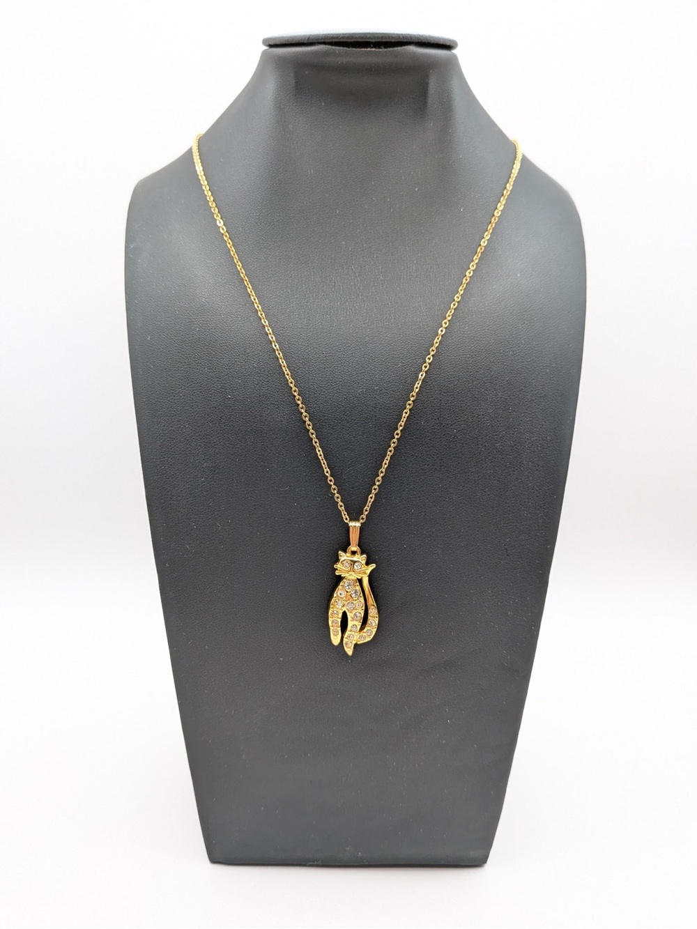 Avon Gold Tone Rhinestone Cat Pendant Necklace 18" Vintage Kitty Jewelry